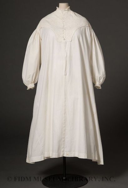 1850s nightgown Outlet