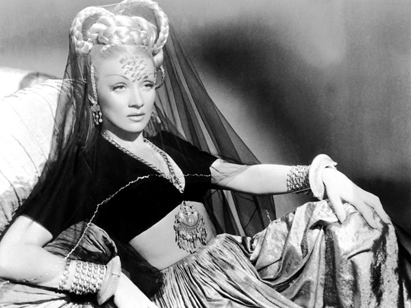 Marlene Dietrich in Kismet (1944)