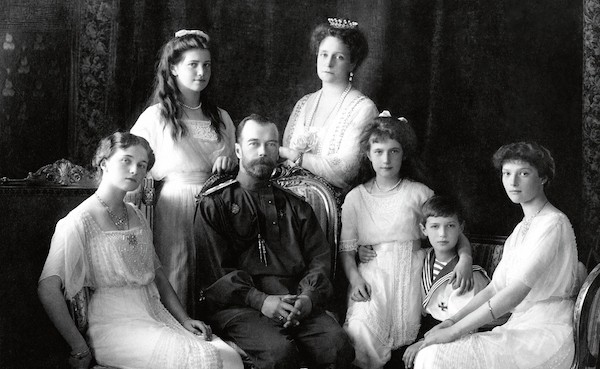 Russian_Imperial_Family_1913