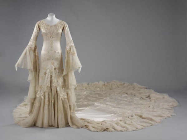 Wedding Dress, 1933, designed by Norman Hartnell, worn by Margaret, Duchess of Argyll, Victoria & Albert Museum