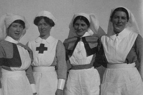Historical photo of nurses in Alexandria, Egypt, in 1916.