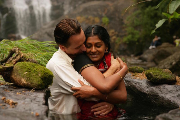 still-of-nandita-das-and-linus-roache-in-before-the-rains-(2007)-large-picture