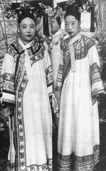Imperial Consort Jin & Empress Longyu, 1880s.