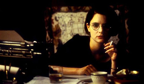 Dorothy Parker in Mrs. Parker and the Vicious Circle (1994)