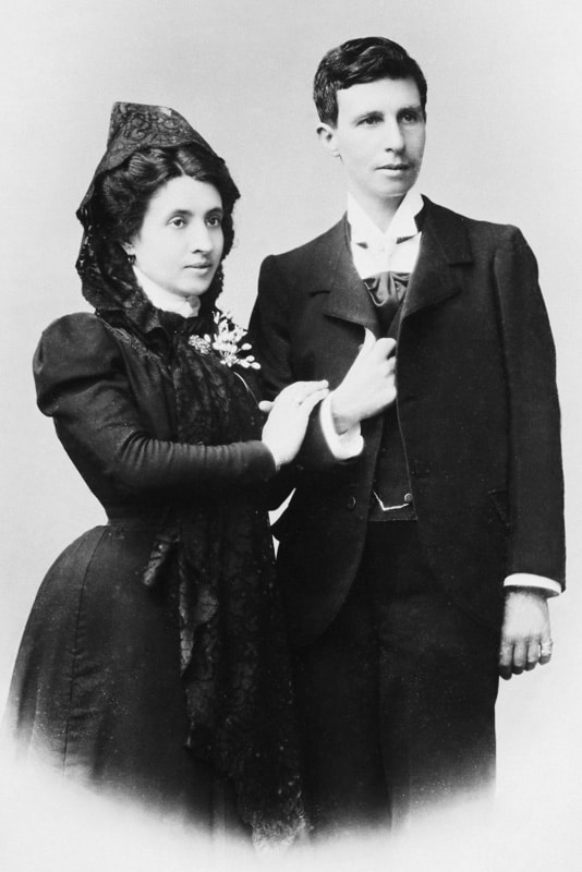 1901, Elisa y Marcela