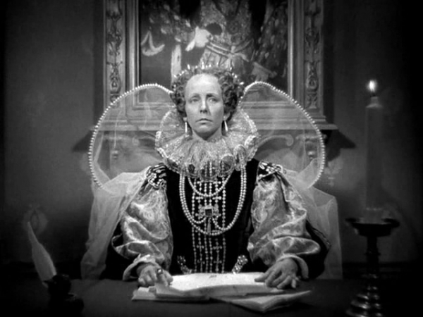Yvette Pienne in Les perles de la couronne (1937)