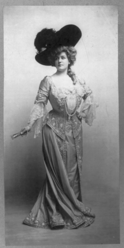 Lillian Russell, 1861-1922, full length, standing, facing left; in elegant gown, 1904, Library of Congress