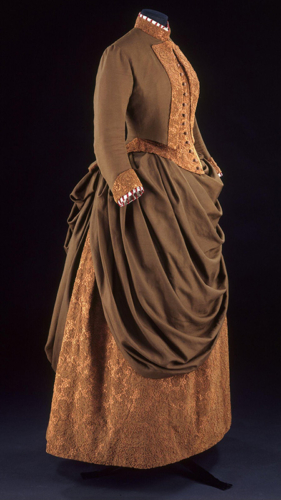 1885 - Tridou dress at the V&A Museum